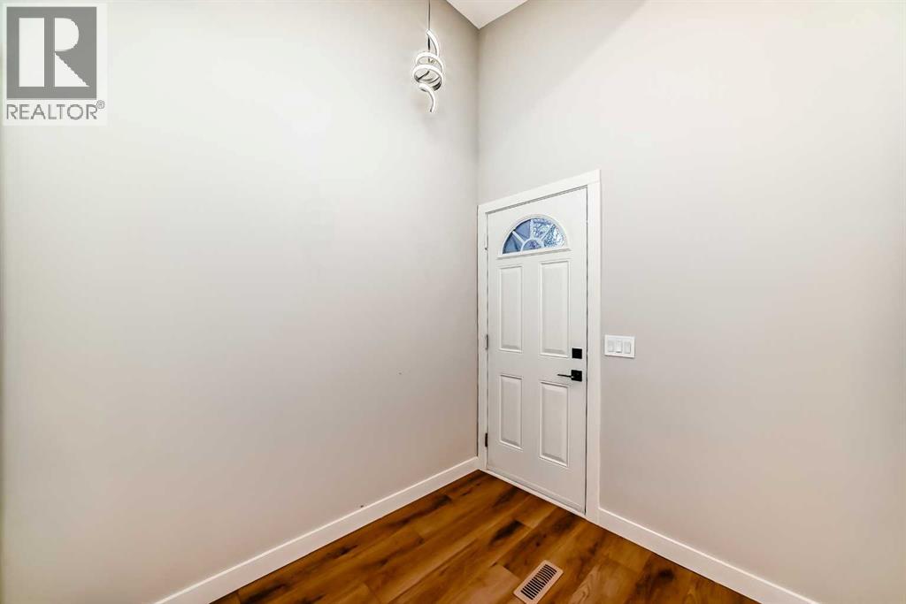 6603 Penbrooke Drive Se, Calgary, Alberta  T2A 4S9 - Photo 4 - A2266943