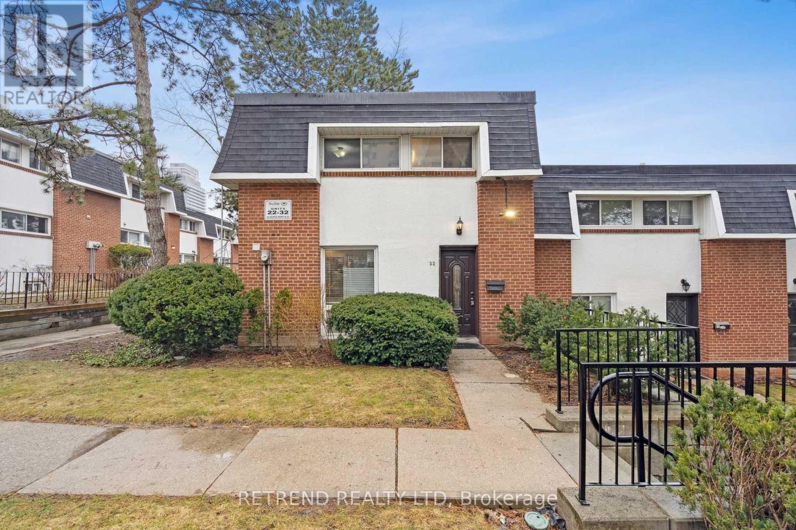 32 - 94 GEORGE HENRY BOULEVARD, Toronto, Ontario