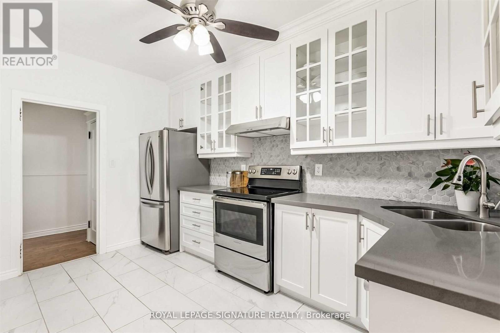 419 CRAWFORD STREET, Toronto, Ontario