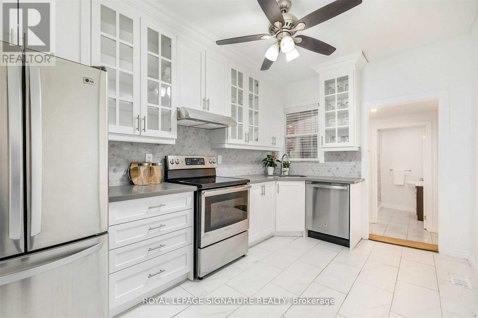 419 Crawford Street, Toronto, Ontario  M6G 3J7 - Photo 2 - C12510822