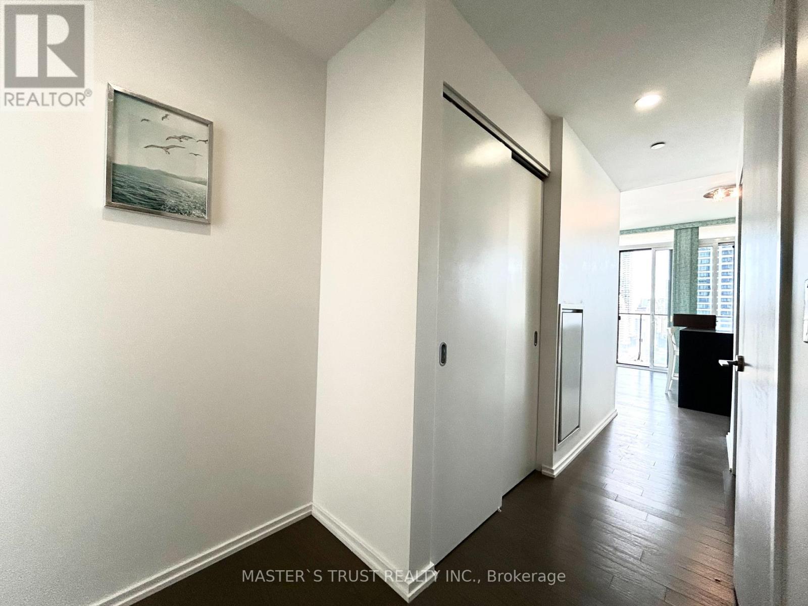 1702 - 75 St Nicholas Street, Toronto, Ontario  M4Y 0A5 - Photo 10 - C12510824