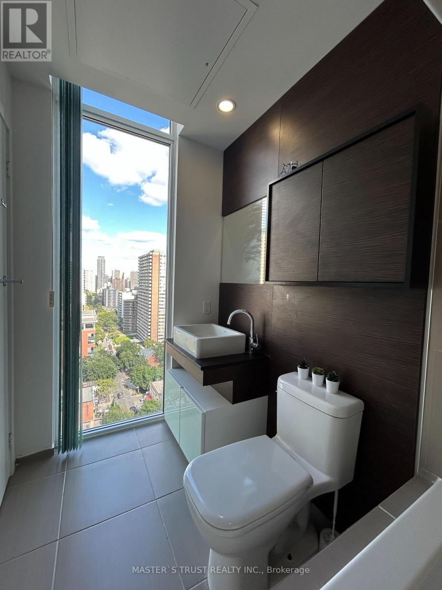 1702 - 75 St Nicholas Street, Toronto, Ontario  M4Y 0A5 - Photo 18 - C12510824