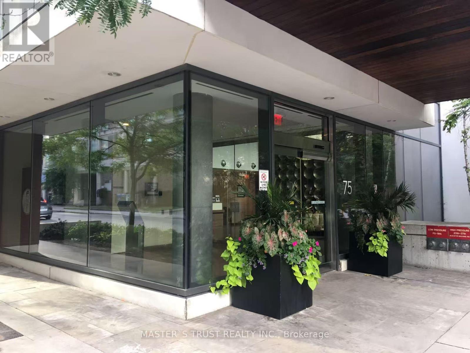 1702 - 75 St Nicholas Street, Toronto, Ontario  M4Y 0A5 - Photo 2 - C12510824
