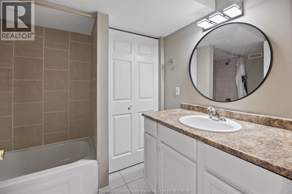 1490 Highnoon, Windsor, Ontario N9G 3B6 - Photo 17 - 25028028