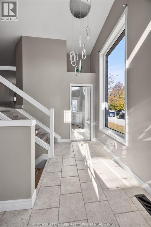 1490 Highnoon, Windsor, Ontario N9G 3B6 - Photo 3 - 25028028