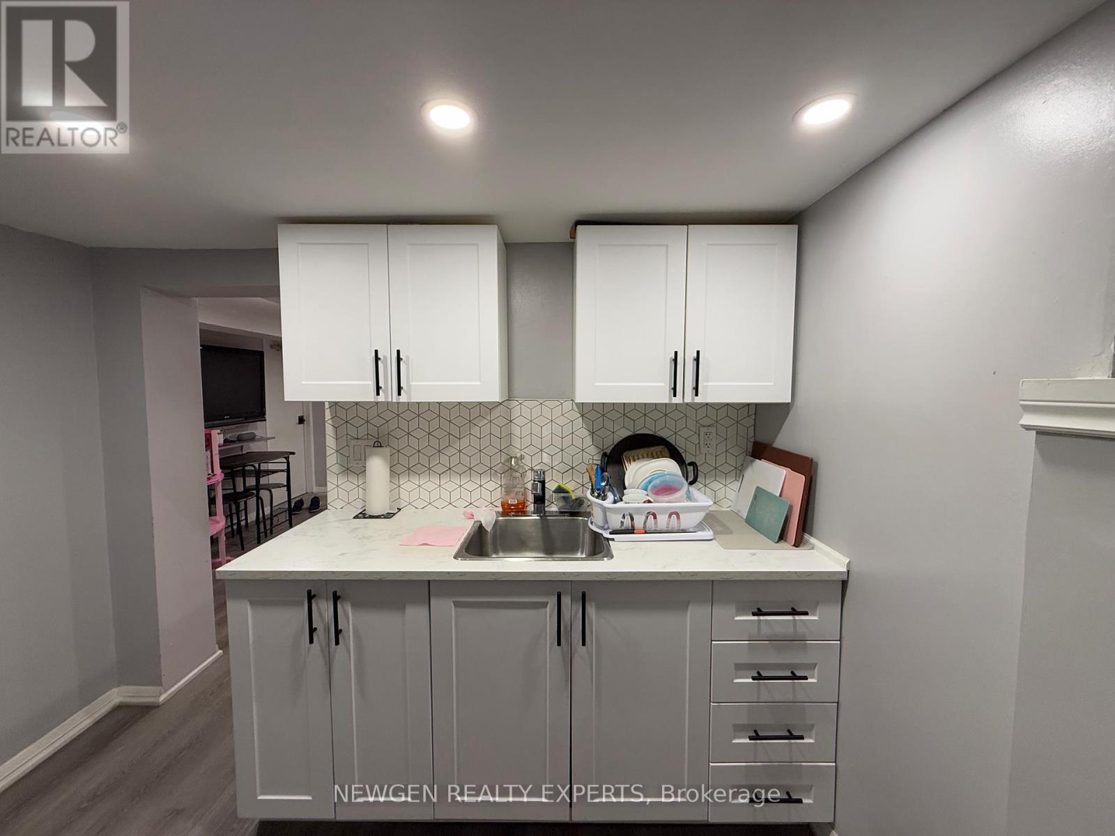 Bsmnt - 66 Mcdonald Avenue, Toronto, Ontario  M1L 3Y8 - Photo 12 - E12510794