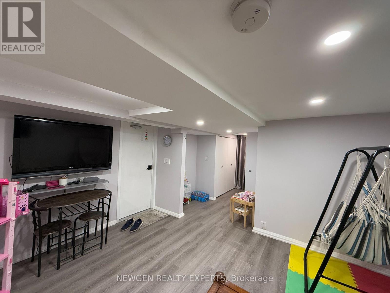 Bsmnt - 66 Mcdonald Avenue, Toronto, Ontario  M1L 3Y8 - Photo 14 - E12510794