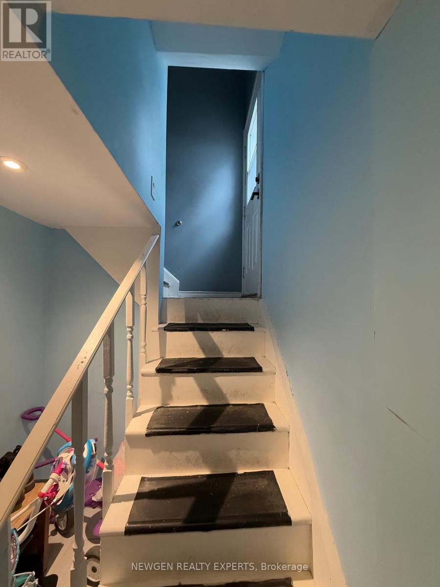 Bsmnt - 66 Mcdonald Avenue, Toronto, Ontario  M1L 3Y8 - Photo 2 - E12510794