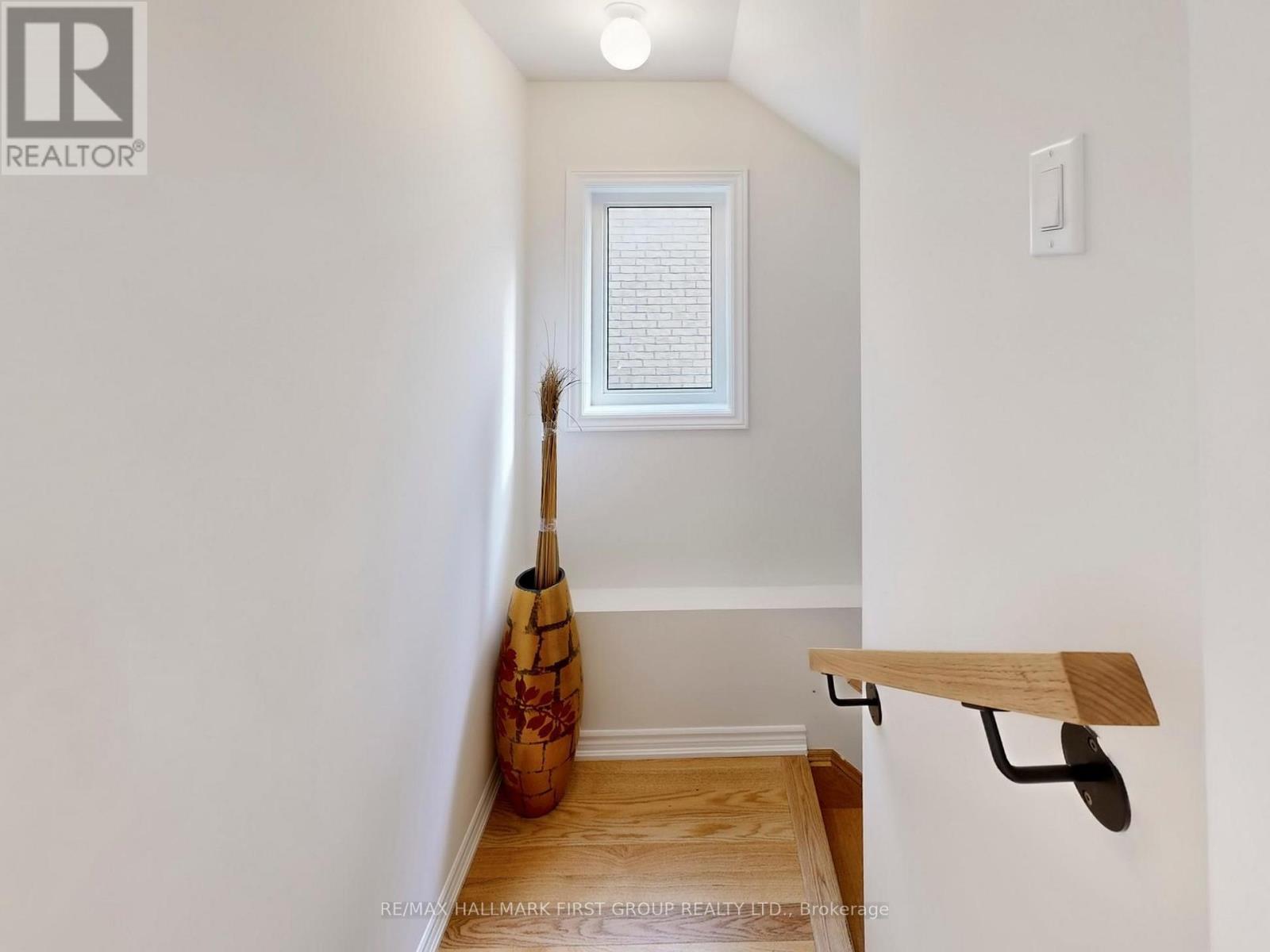 18 Ludlow Drive, Barrie, Ontario  L9J 0L8 - Photo 17 - S12510806