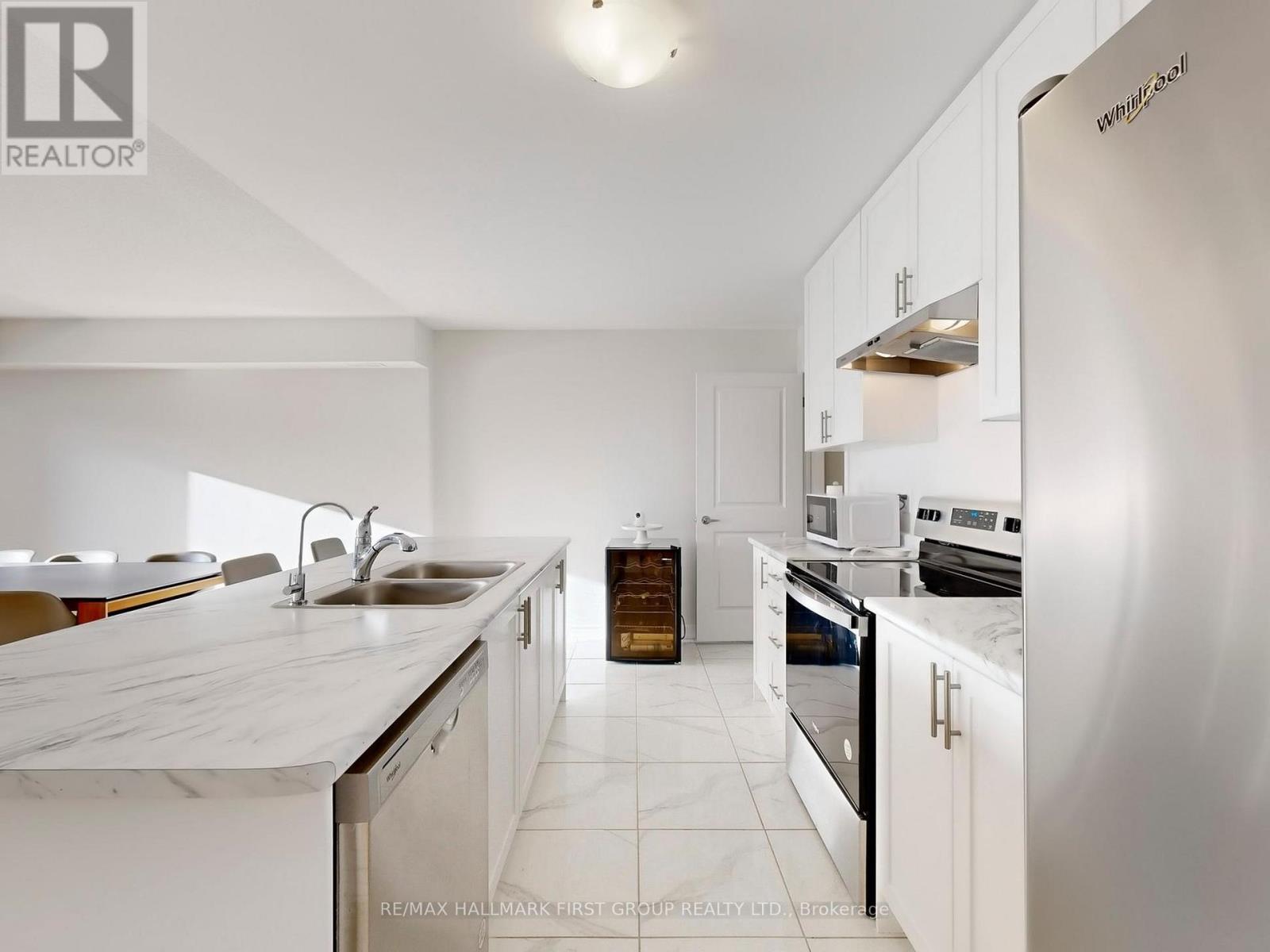 18 Ludlow Drive, Barrie, Ontario  L9J 0L8 - Photo 31 - S12510806