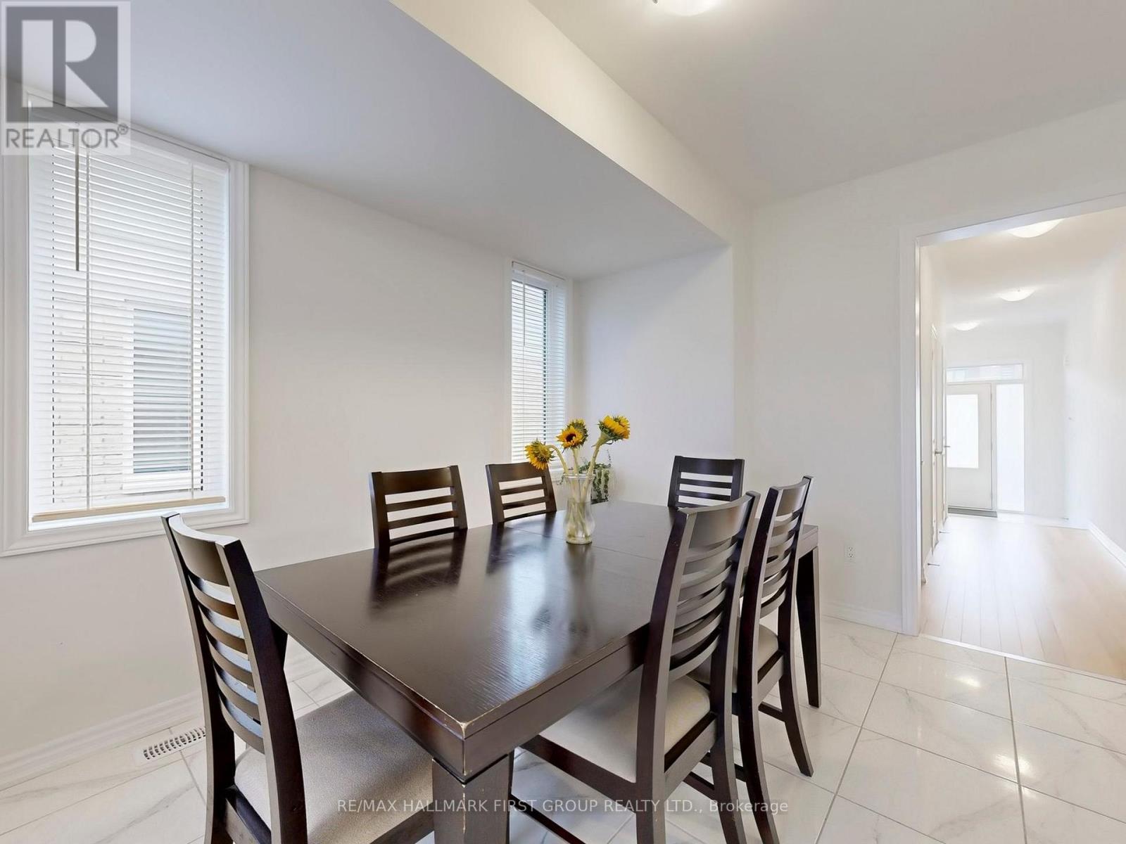 18 Ludlow Drive, Barrie, Ontario  L9J 0L8 - Photo 5 - S12510806