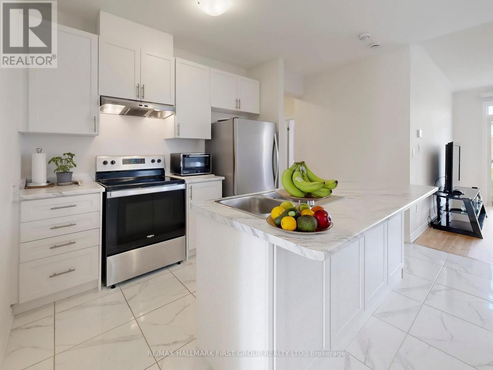 18 Ludlow Drive, Barrie, Ontario  L9J 0L8 - Photo 8 - S12510806