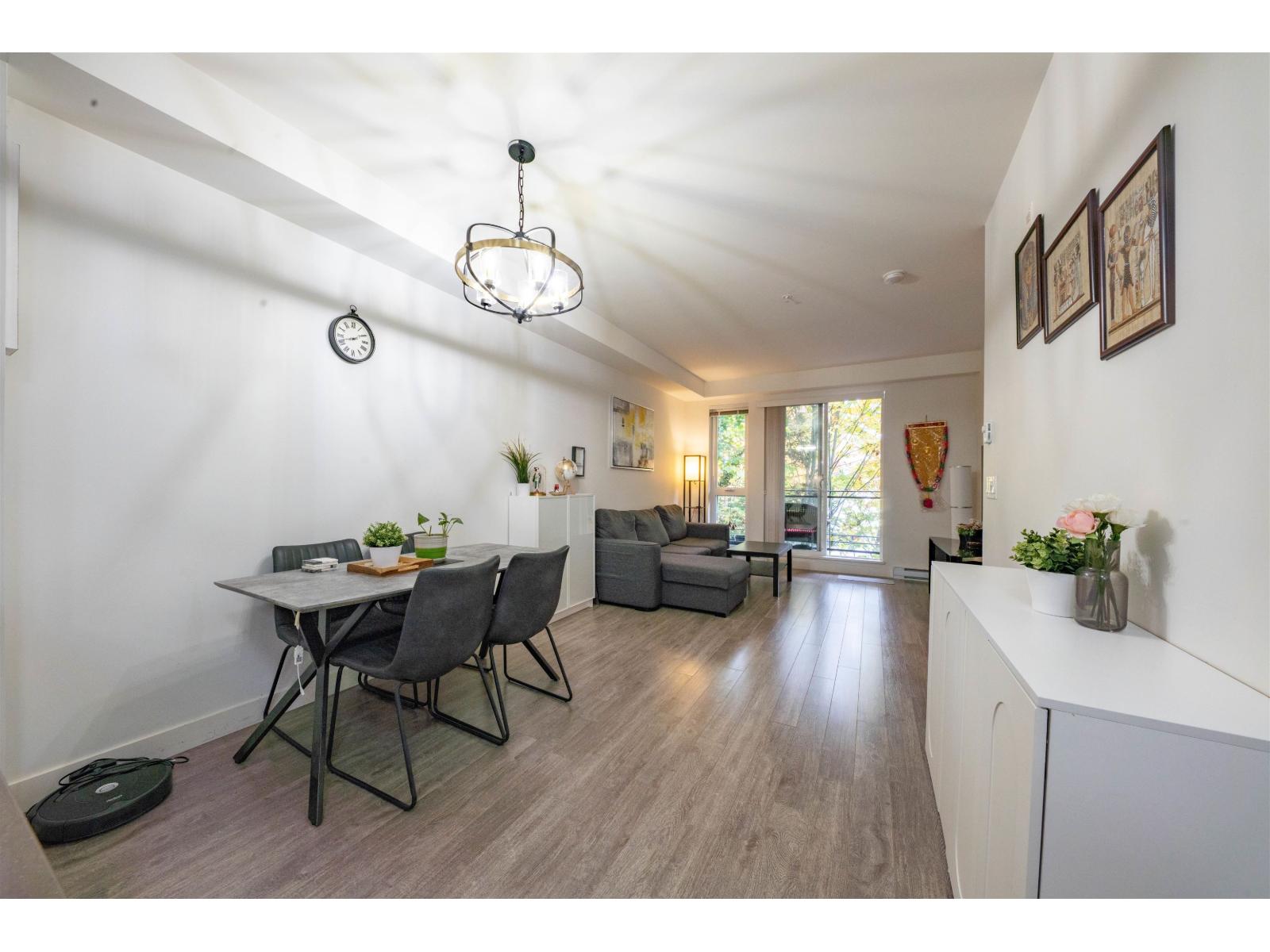 207 13925 FRASER HIGHWAY, Surrey, British Columbia