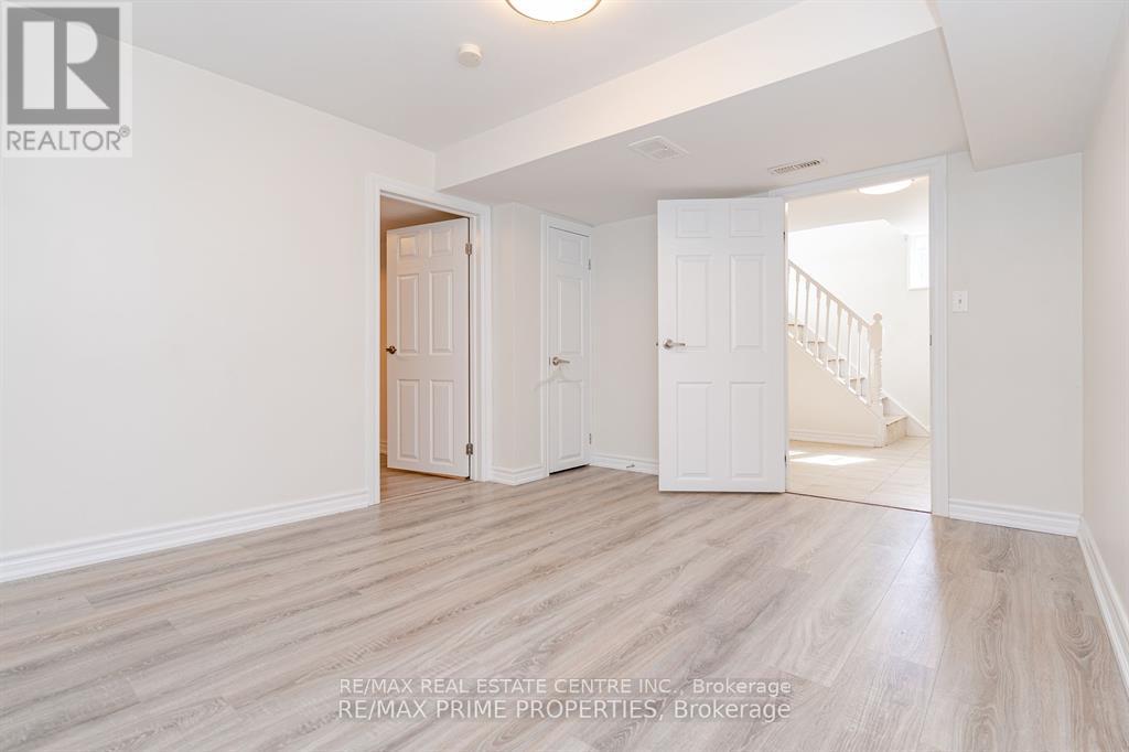 492 Pinegrove Road, Oakville, Ontario  L6K 2C3 - Photo 20 - W12510810