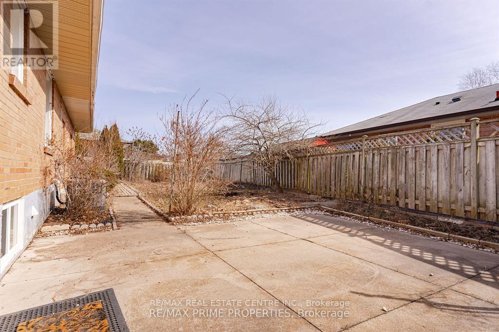 492 Pinegrove Road, Oakville, Ontario  L6K 2C3 - Photo 24 - W12510810