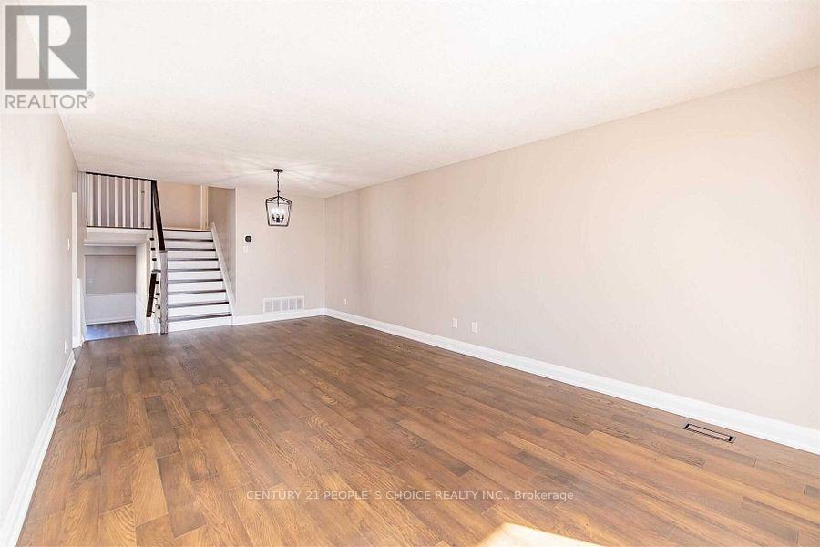 4194 Tea Garden Circle, Mississauga, Ontario  L5B 2W8 - Photo 3 - W12510812