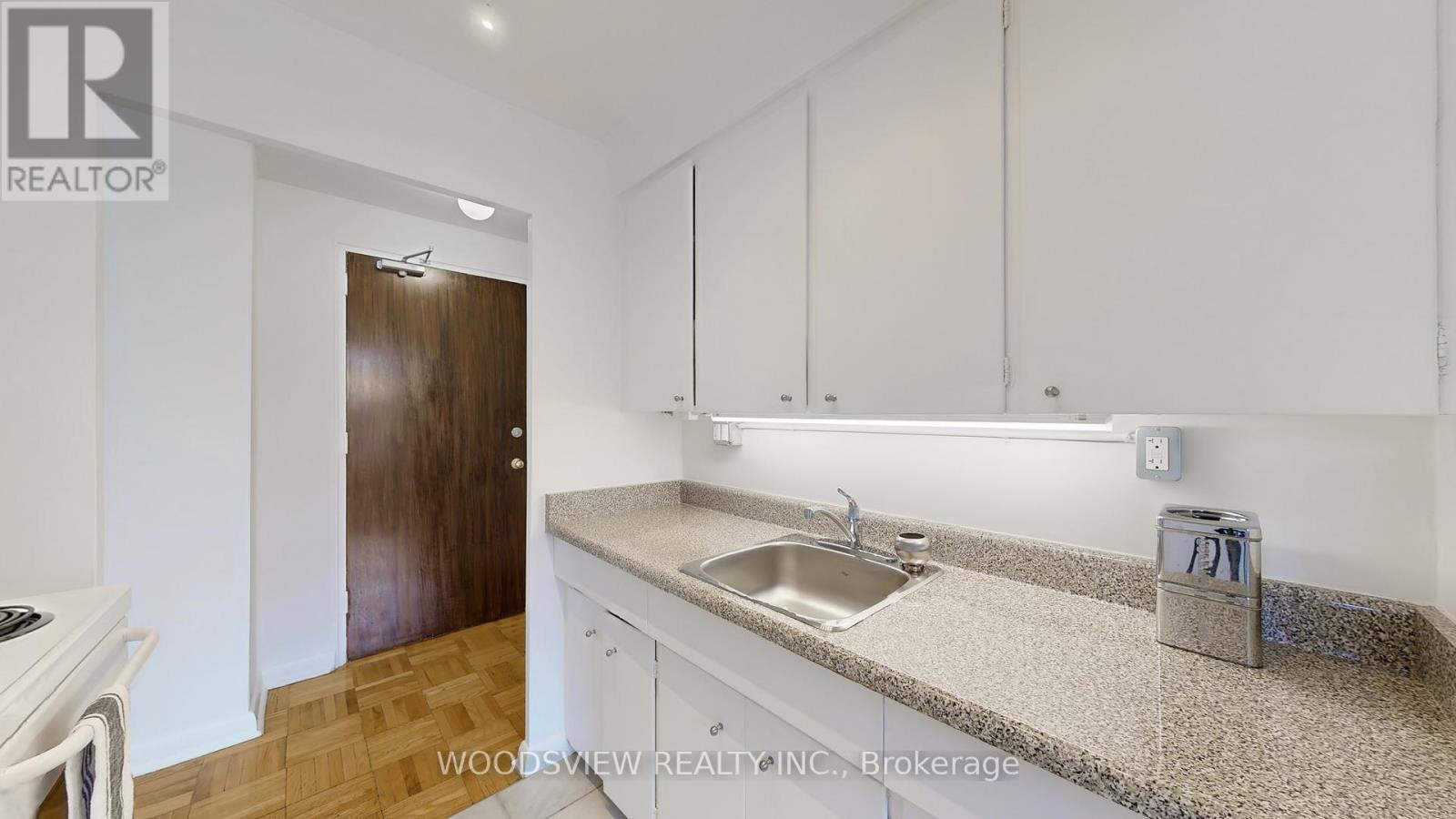 9 - 554 Harvie Avenue, Toronto, Ontario  M6E 4M1 - Photo 6 - W12510814