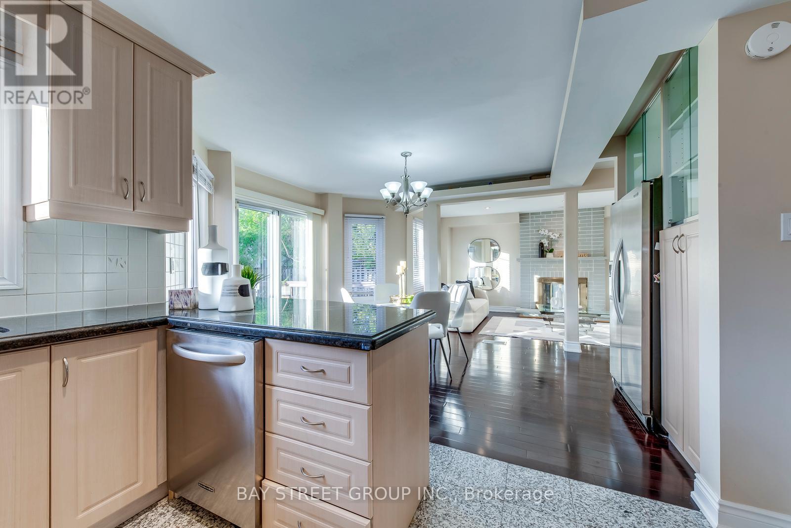 336 Wendron Crescent, Mississauga, Ontario  L5R 3H4 - Photo 17 - W12510826