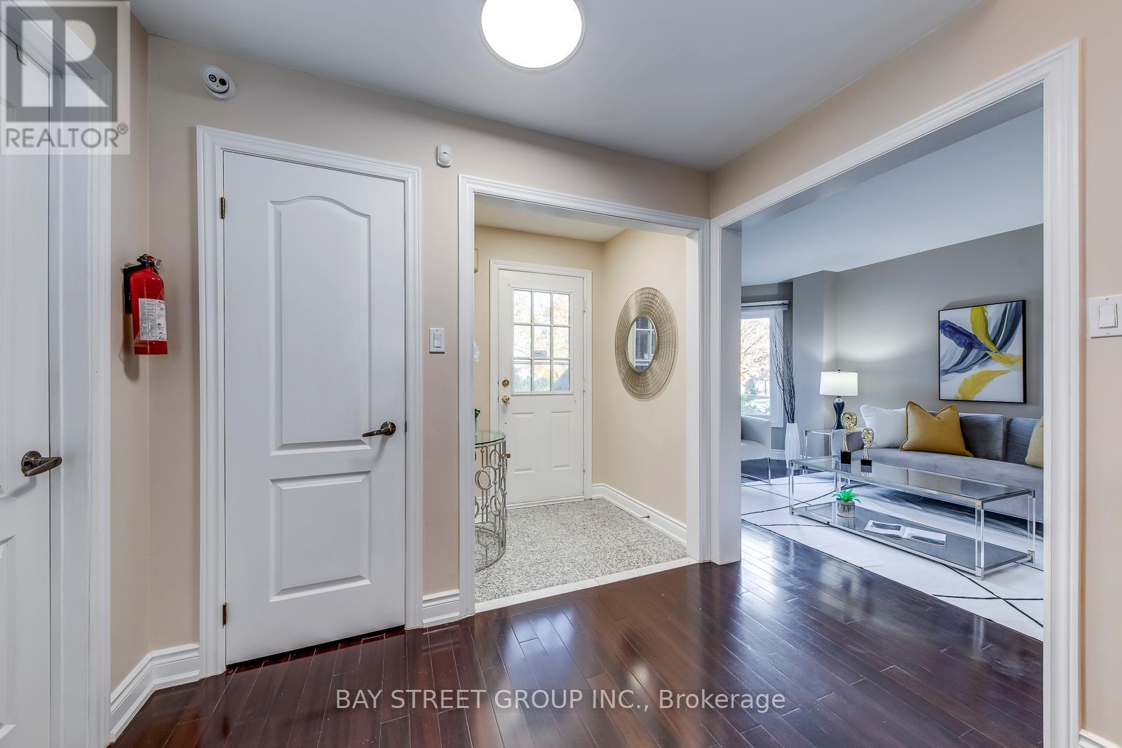 336 Wendron Crescent, Mississauga, Ontario  L5R 3H4 - Photo 6 - W12510826