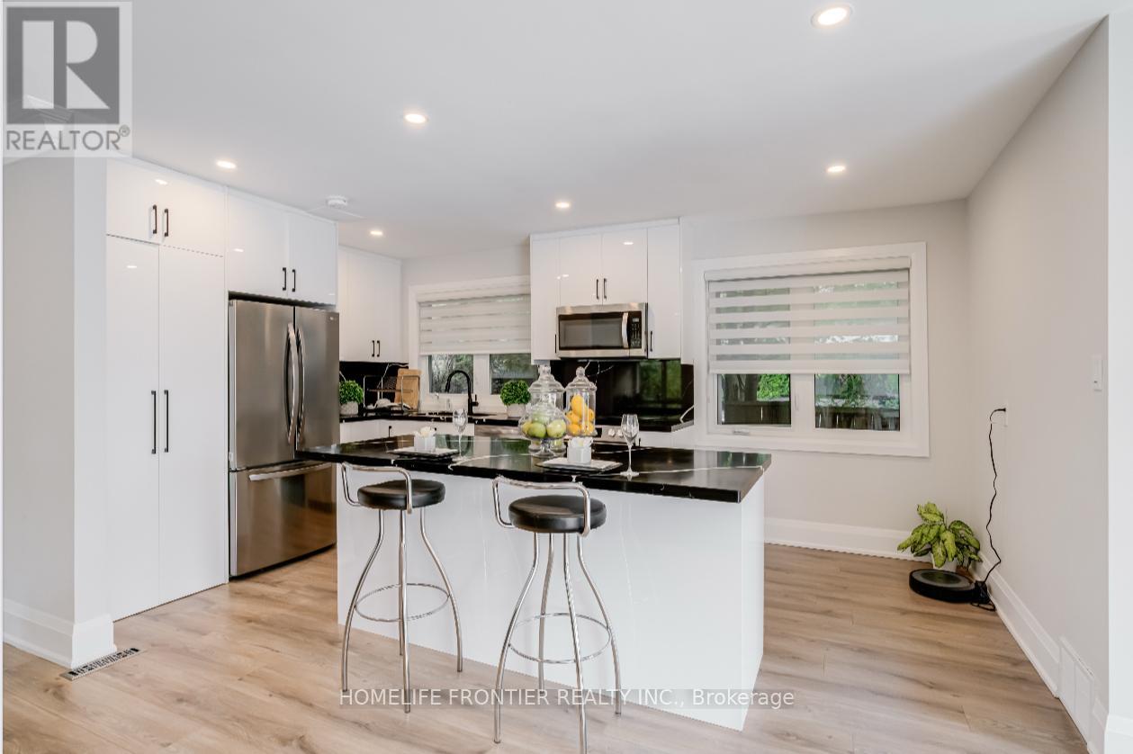 208 Betty Ann Drive, Toronto, Ontario  M2R 1A7 - Photo 10 - C12510828