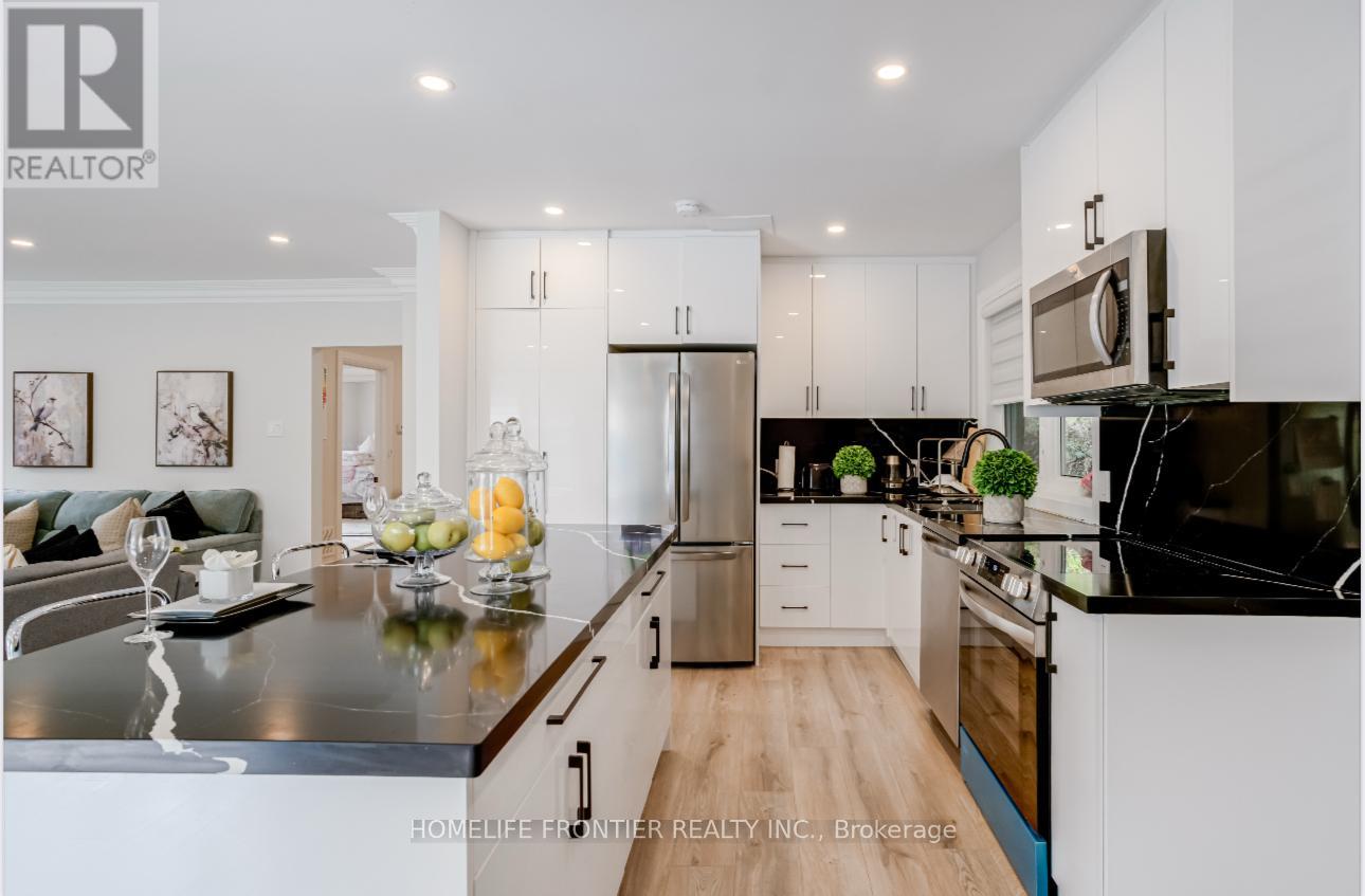 208 Betty Ann Drive, Toronto, Ontario  M2R 1A7 - Photo 11 - C12510828