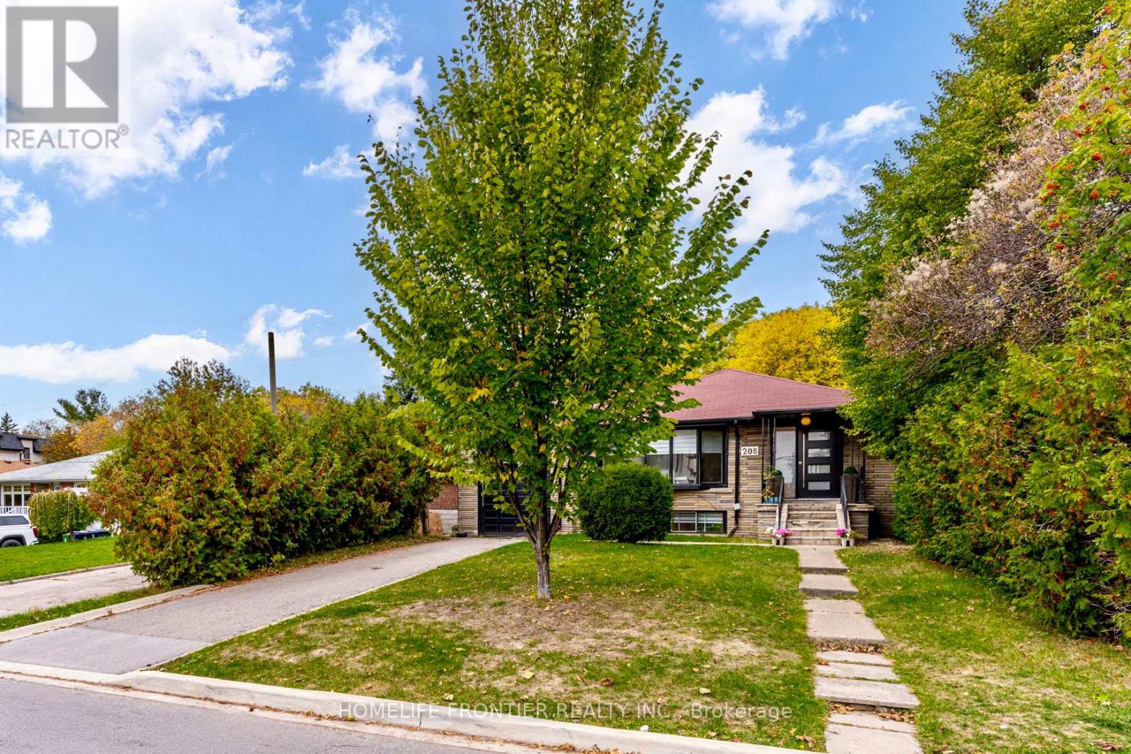 208 Betty Ann Drive, Toronto, Ontario  M2R 1A7 - Photo 3 - C12510828