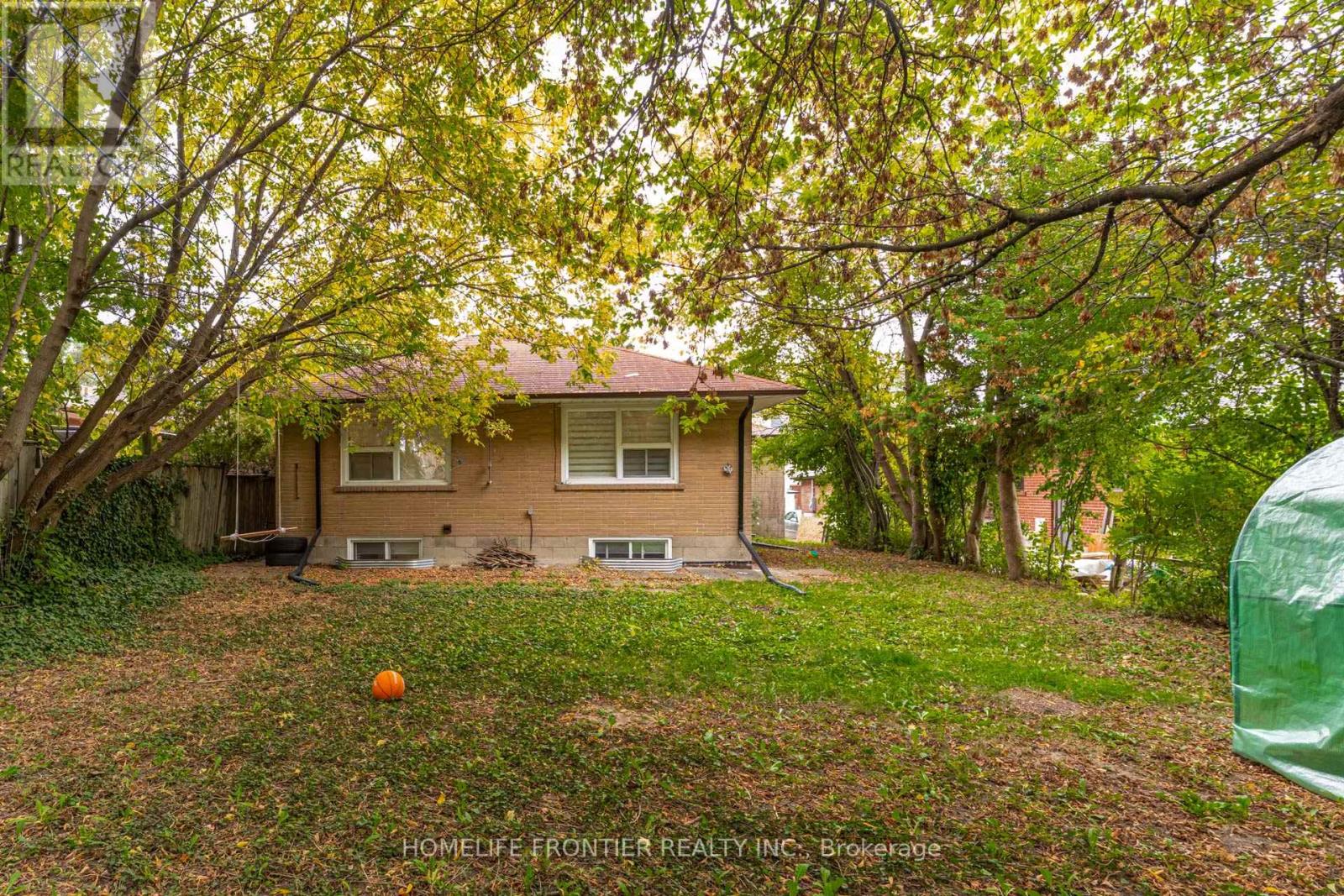 208 Betty Ann Drive, Toronto, Ontario  M2R 1A7 - Photo 39 - C12510828