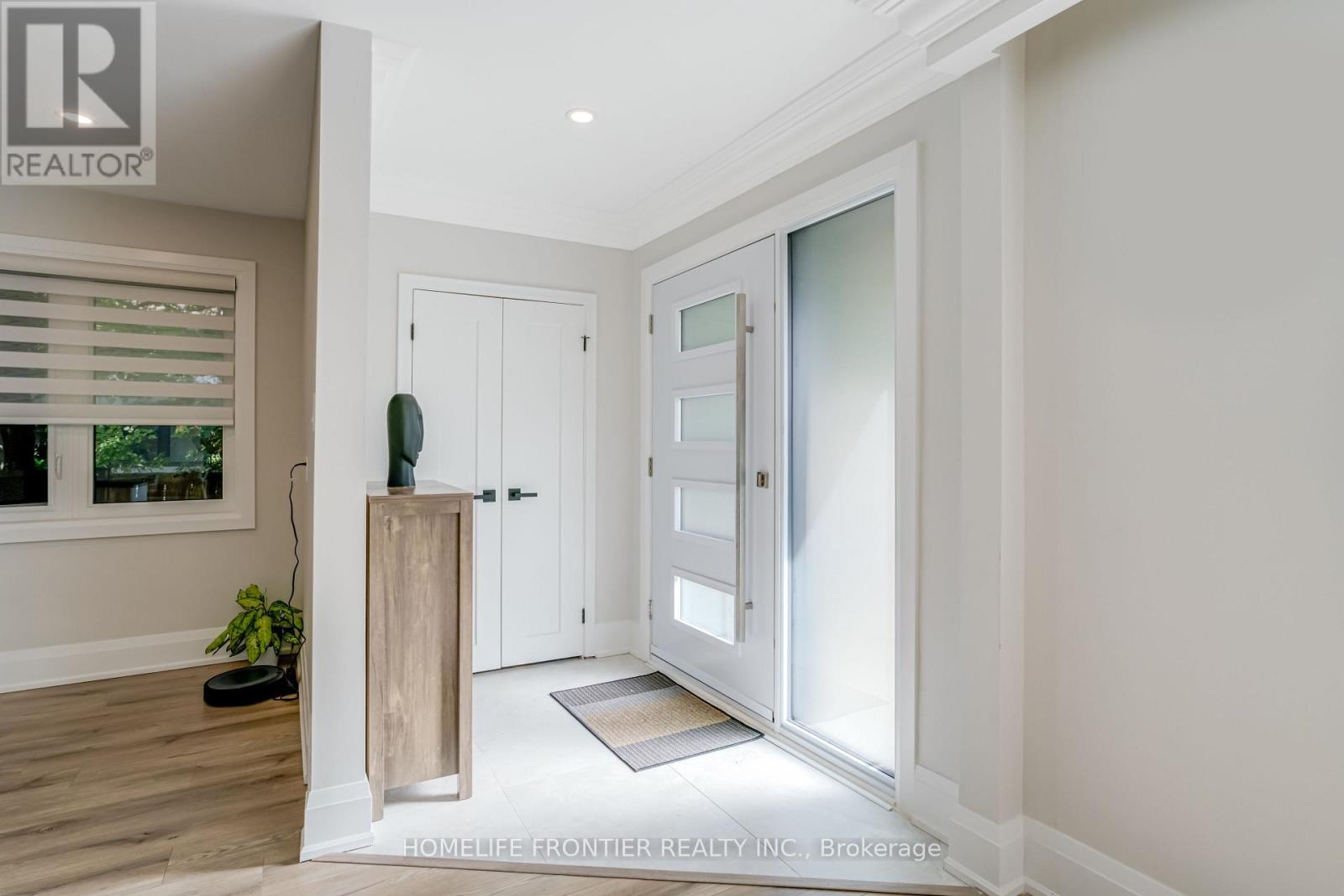 208 Betty Ann Drive, Toronto, Ontario  M2R 1A7 - Photo 4 - C12510828