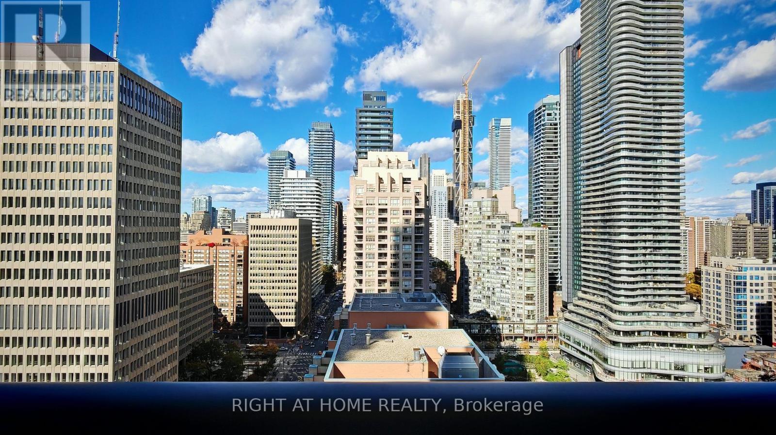 2305 - 37 GROSVENOR STREET, Toronto, Ontario