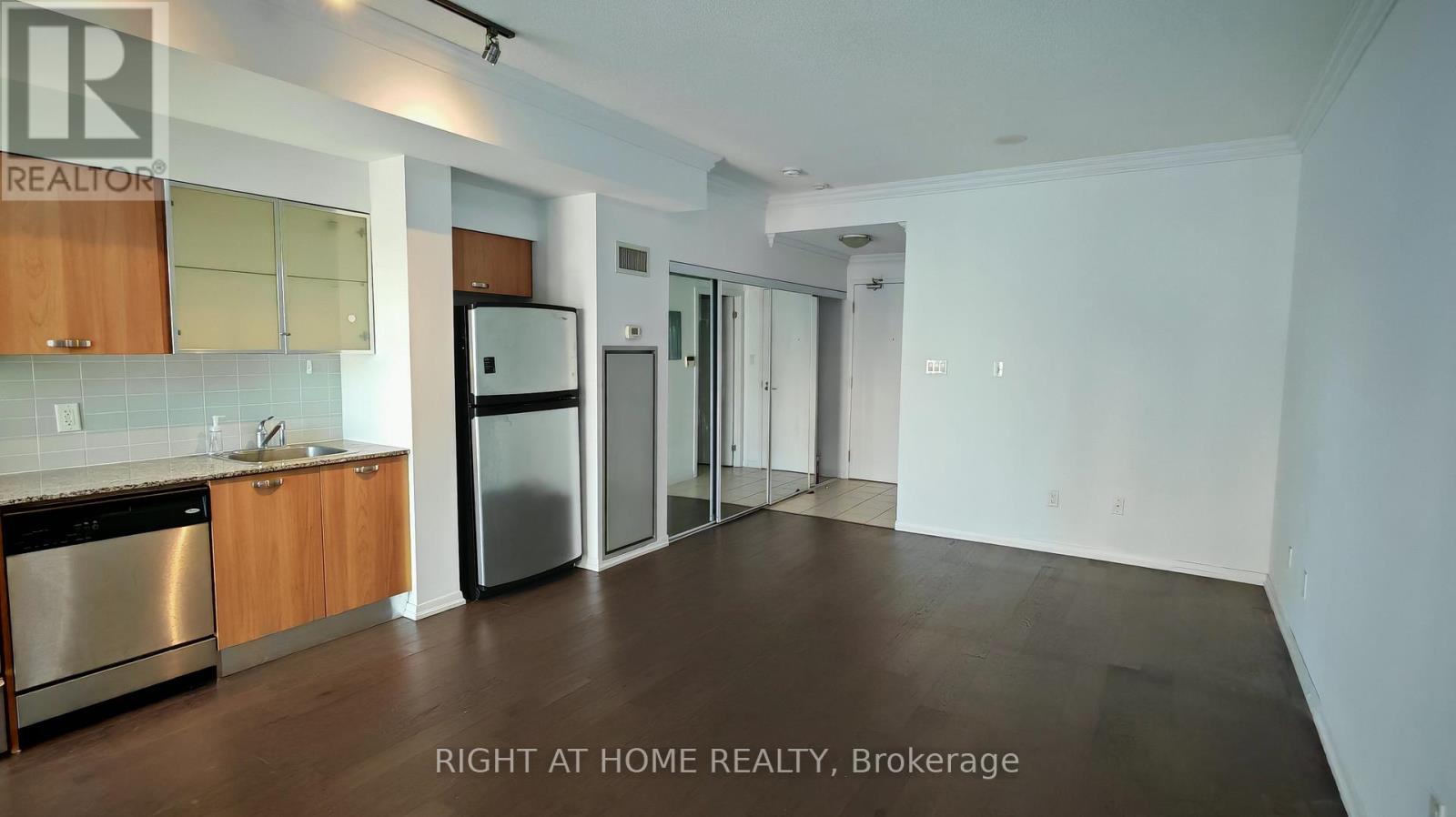 2305 - 37 Grosvenor Street, Toronto, Ontario  M4Y 3G5 - Photo 2 - C12510852