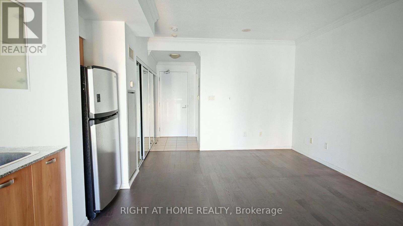 2305 - 37 Grosvenor Street, Toronto, Ontario  M4Y 3G5 - Photo 3 - C12510852