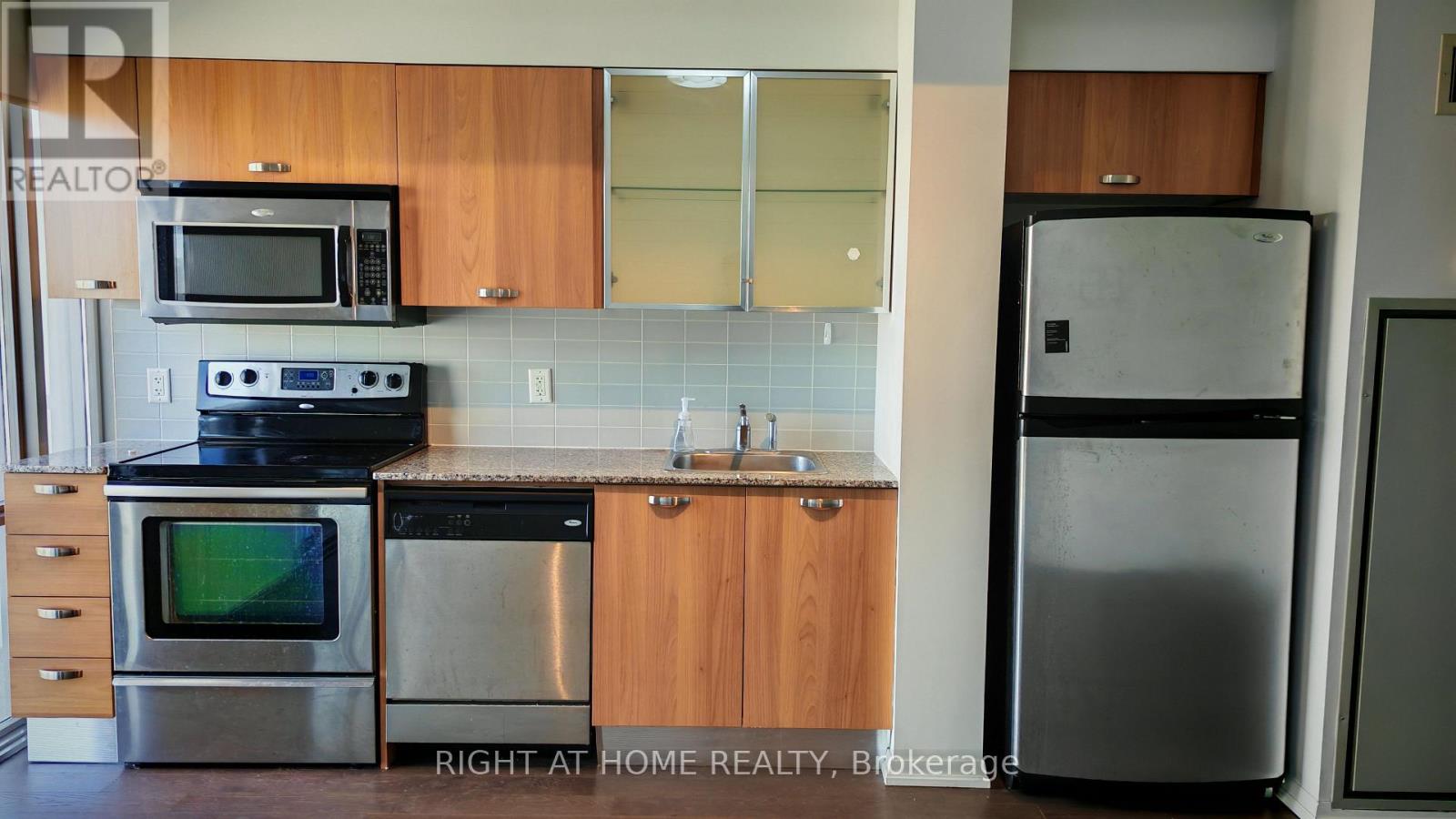 2305 - 37 Grosvenor Street, Toronto, Ontario  M4Y 3G5 - Photo 4 - C12510852