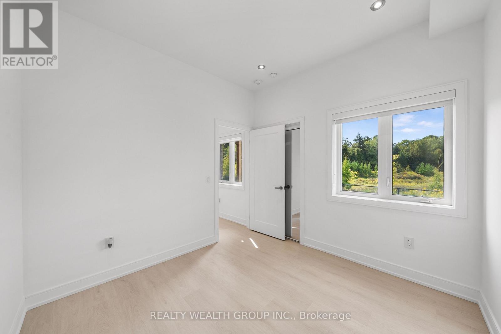 261 Seaview Heights S, East Gwillimbury, Ontario  L0G 1R0 - Photo 10 - N12510838