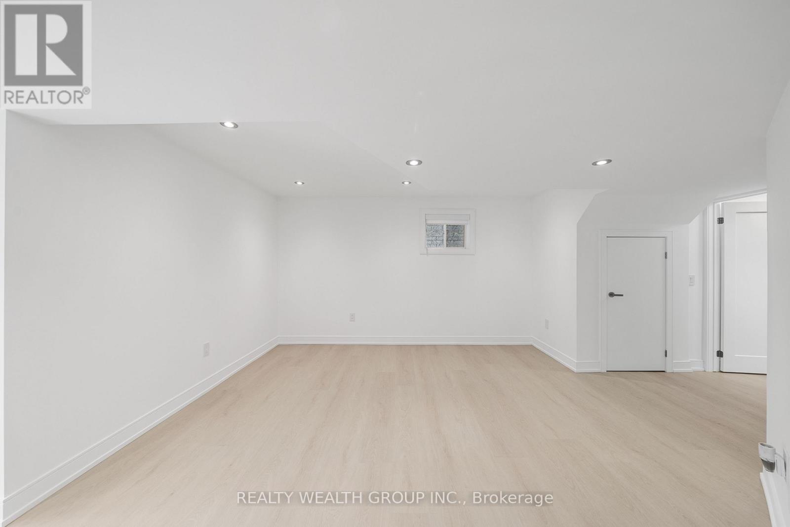 261 Seaview Heights S, East Gwillimbury, Ontario  L0G 1R0 - Photo 12 - N12510838