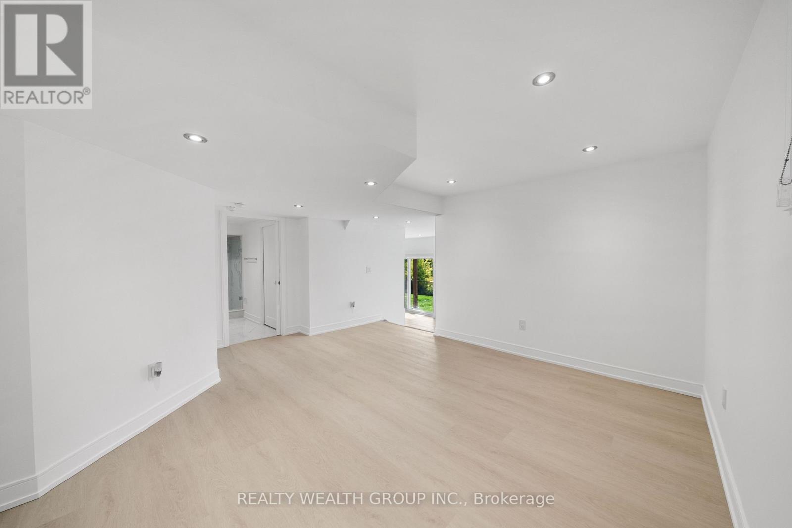 261 Seaview Heights S, East Gwillimbury, Ontario  L0G 1R0 - Photo 13 - N12510838