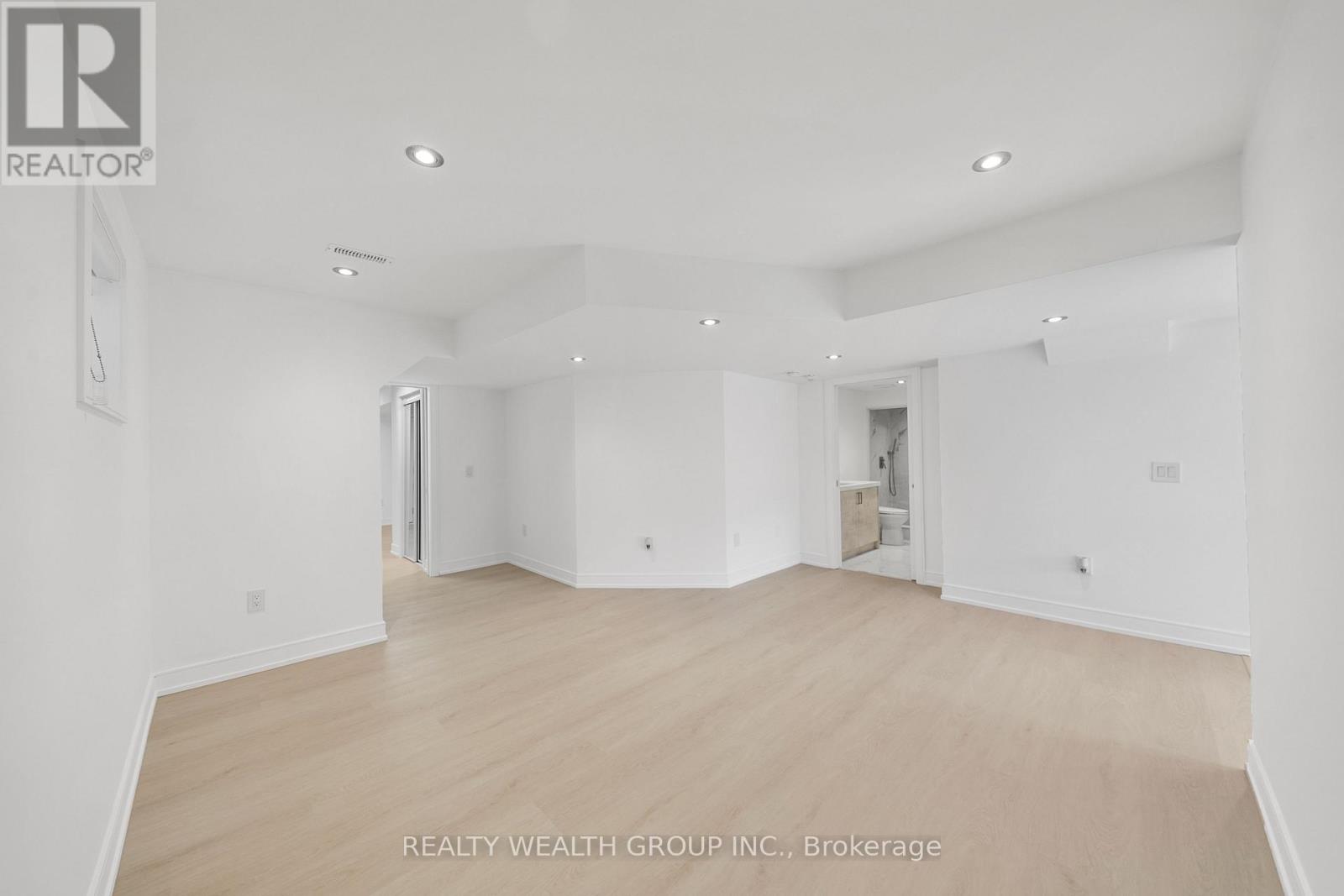 261 Seaview Heights S, East Gwillimbury, Ontario  L0G 1R0 - Photo 14 - N12510838