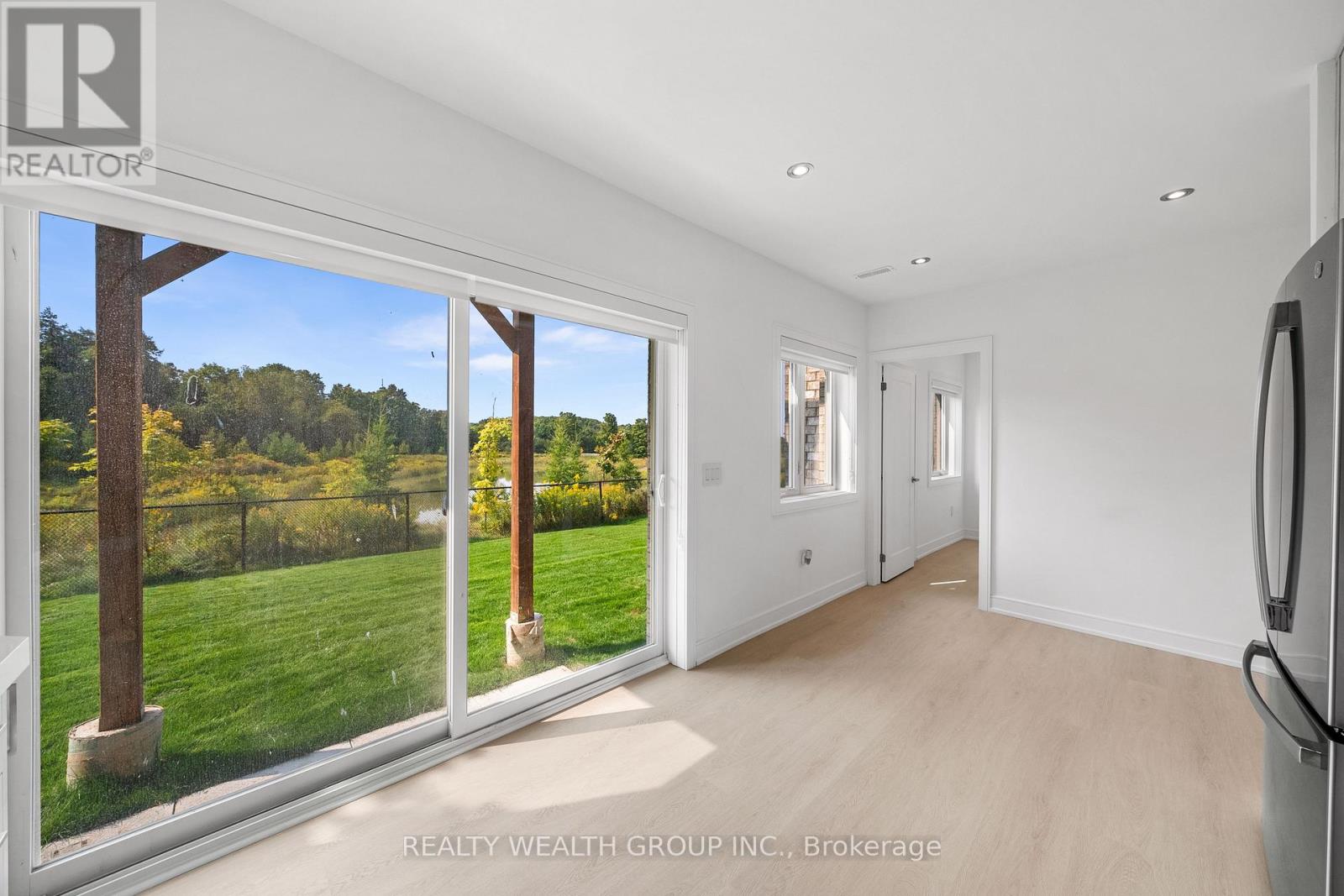 261 Seaview Heights S, East Gwillimbury, Ontario  L0G 1R0 - Photo 3 - N12510838