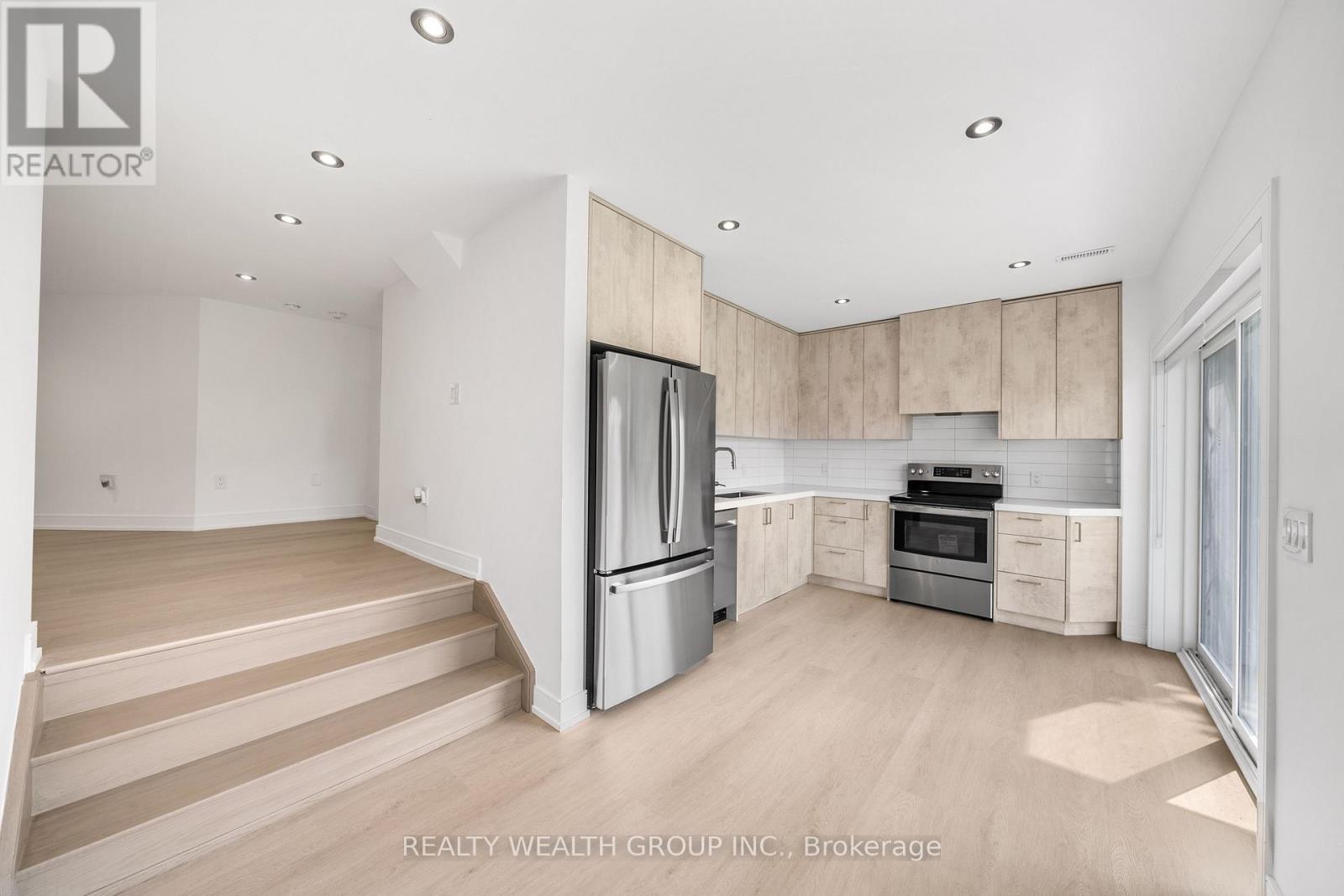 261 Seaview Heights S, East Gwillimbury, Ontario  L0G 1R0 - Photo 6 - N12510838