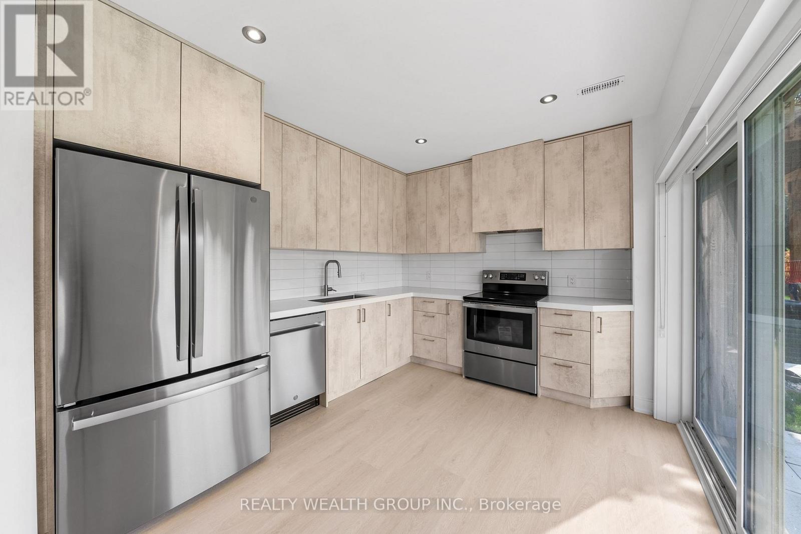 261 Seaview Heights S, East Gwillimbury, Ontario  L0G 1R0 - Photo 7 - N12510838