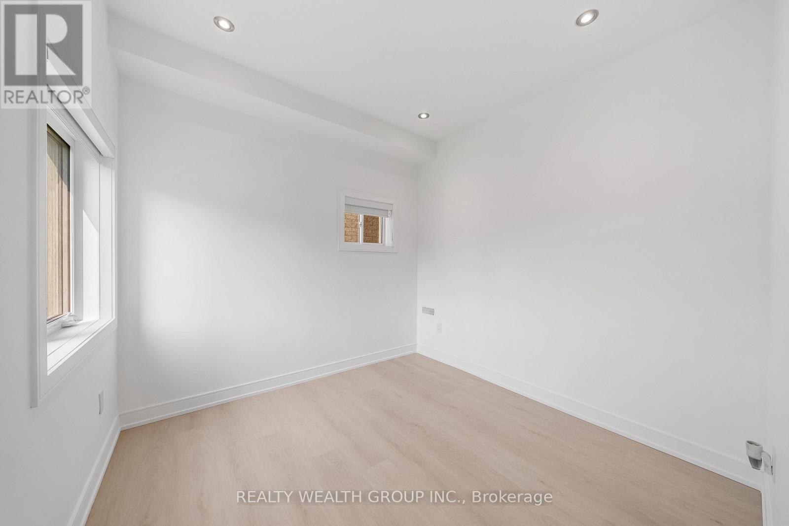 261 Seaview Heights S, East Gwillimbury, Ontario  L0G 1R0 - Photo 9 - N12510838