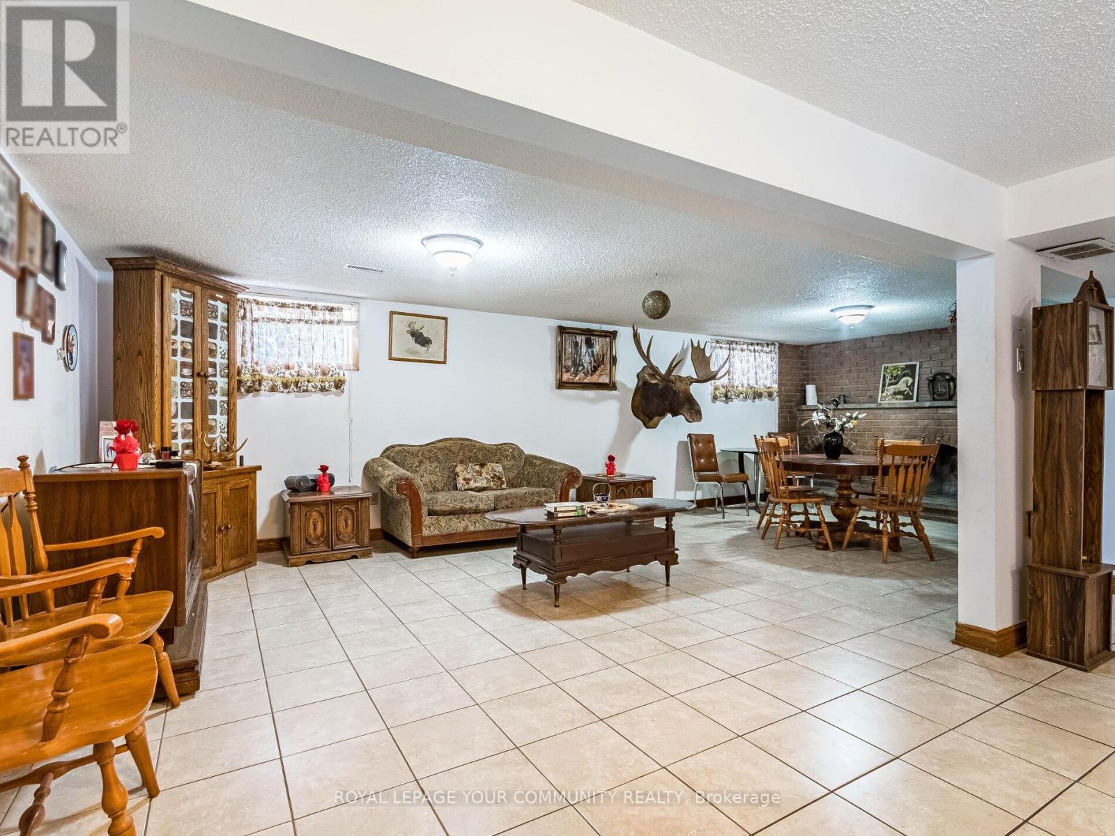 126 Spruce Avenue, Richmond Hill, Ontario  L4C 6W1 - Photo 12 - N12510840