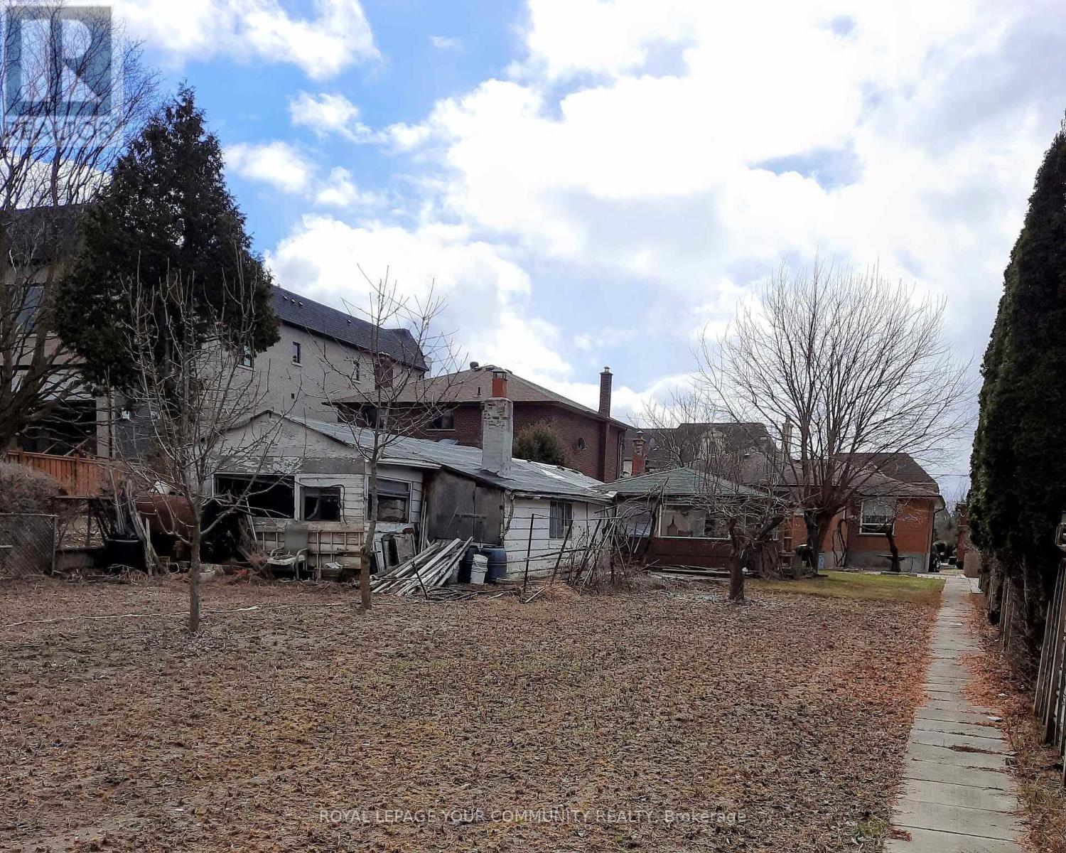 126 Spruce Avenue, Richmond Hill, Ontario  L4C 6W1 - Photo 4 - N12510840