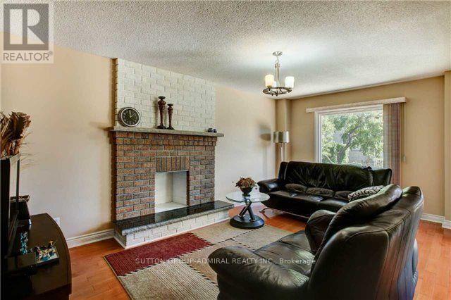 21 Kersey Crescent, Richmond Hill, Ontario  L4C 3W2 - Photo 10 - N12510844