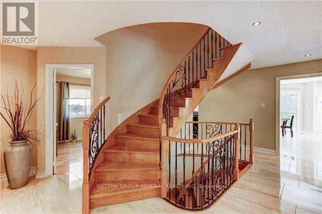 21 Kersey Crescent, Richmond Hill, Ontario  L4C 3W2 - Photo 12 - N12510844