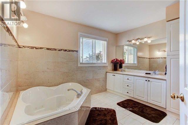 21 Kersey Crescent, Richmond Hill, Ontario  L4C 3W2 - Photo 14 - N12510844