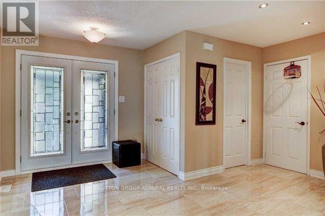 21 Kersey Crescent, Richmond Hill, Ontario  L4C 3W2 - Photo 2 - N12510844