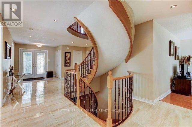 21 Kersey Crescent, Richmond Hill, Ontario  L4C 3W2 - Photo 4 - N12510844