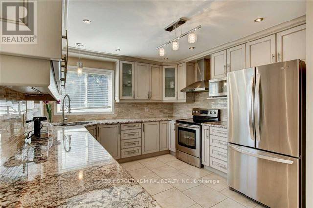 21 Kersey Crescent, Richmond Hill, Ontario  L4C 3W2 - Photo 8 - N12510844