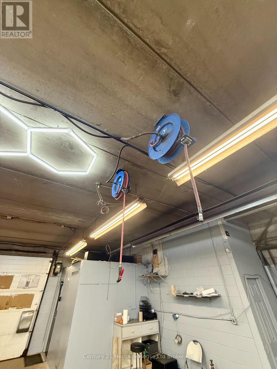 1 - 1033 Pattulo Avenue, Woodstock, Ontario N4V 1C8 - Photo 8 - X12466659