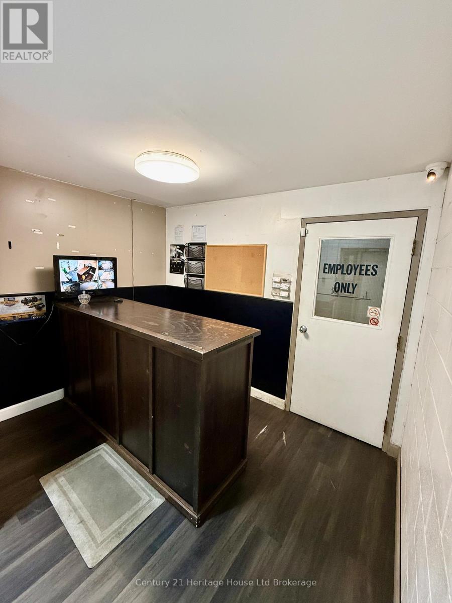 1 - 1033 Pattulo Avenue, Woodstock, Ontario N4V 1C8 - Photo 4 - X12466659